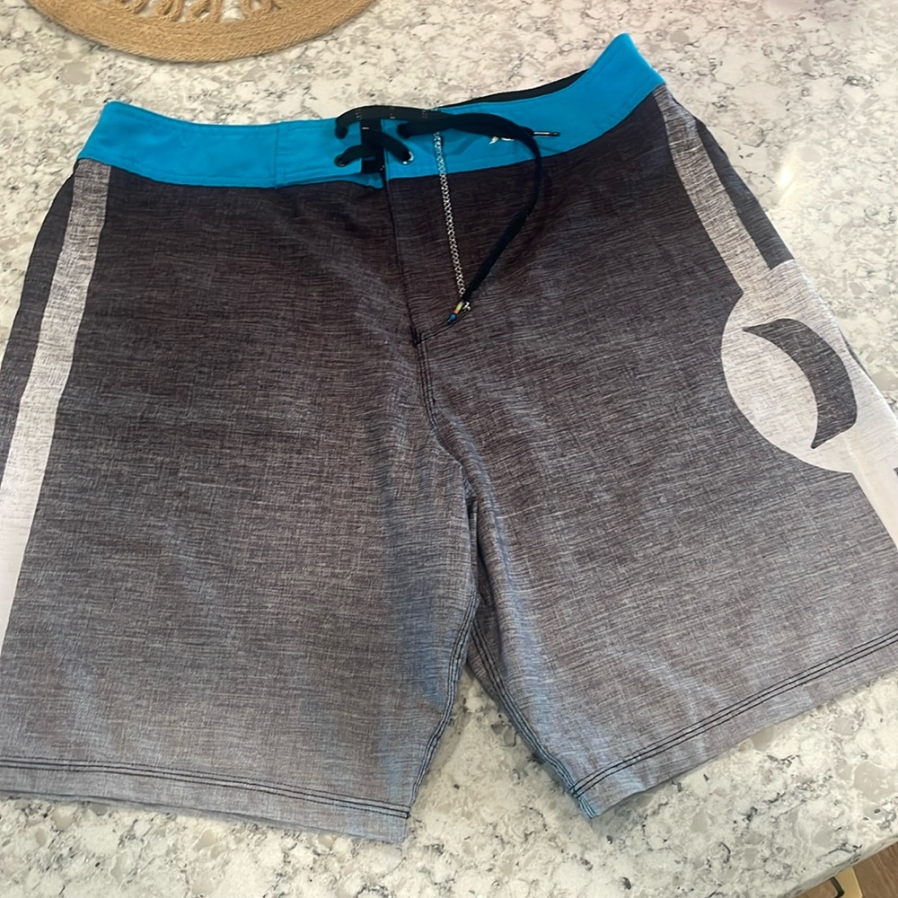 Men’s board shorts